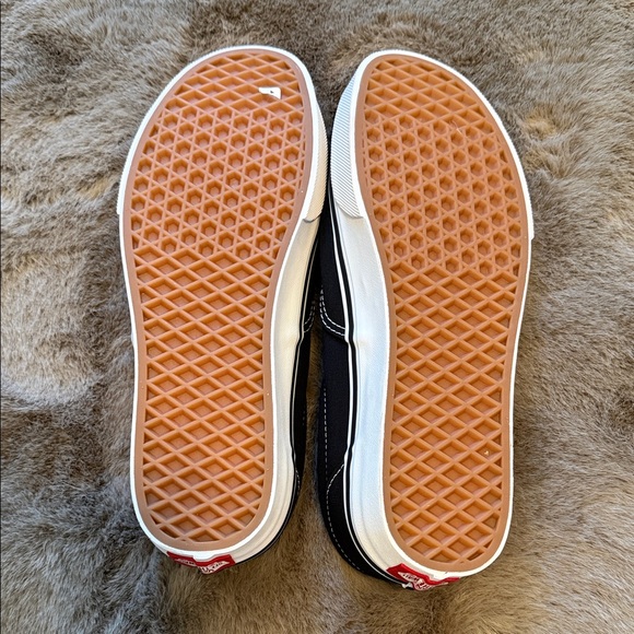 Vans Black and White women's Sneakers - Picture 3 of 3